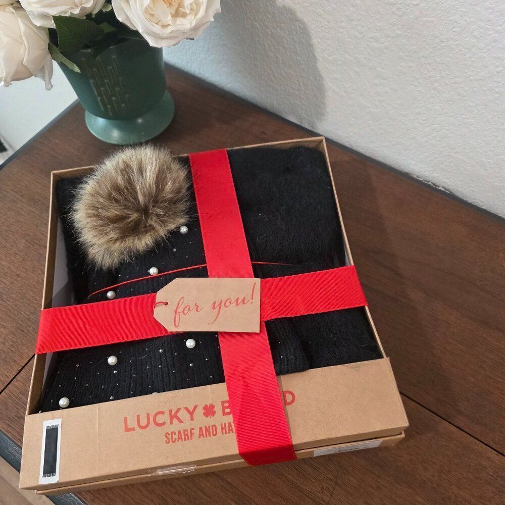 NWT Lucky Brand Winter Hat and Scarf Set OS